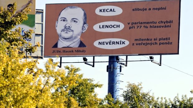 Billboardy hanící hejtmana Haška se objevily na dálnici D1 u Brna