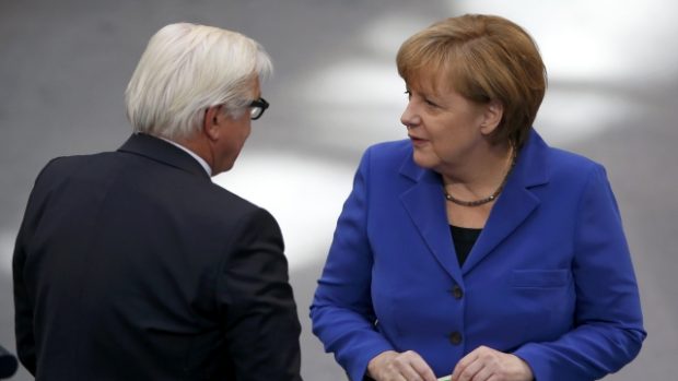 Šéfka CDU Angela Merkelová a Frank-Walter Steinmeier z SPD