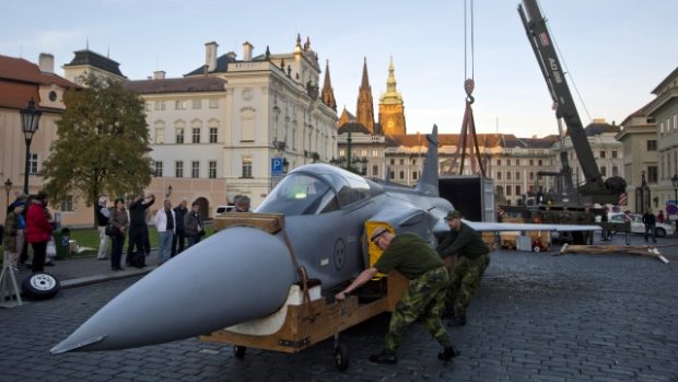 Přehlídka vojenské techniky na Hradčanském náměstí