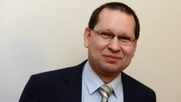 Radovan Suchánek se stane nejmladším ústavním soudcem, je mu 40 let