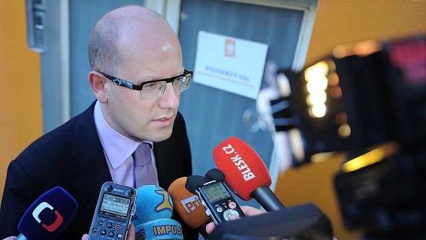 Bohuslav Sobotka přichází na jednání grémia ČSSD