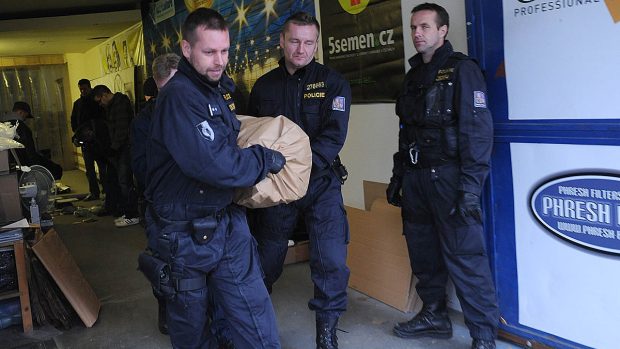 Policejní zásah v growshopu na Nákladovém nádraží Žižkov