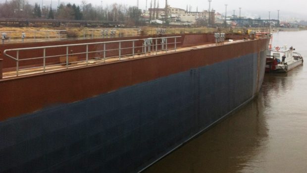 Děčín, spouštění největší lodě v Čechách na vodu