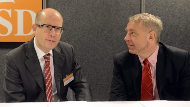 Předseda ČSSD Bohuslav Sobotka (vlevo) a místopředseda Milan Chovanec