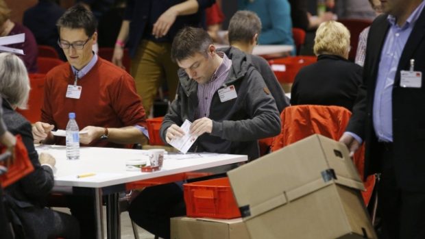 Sčítání hlasů referenda o vstupu SPD do velké koalice