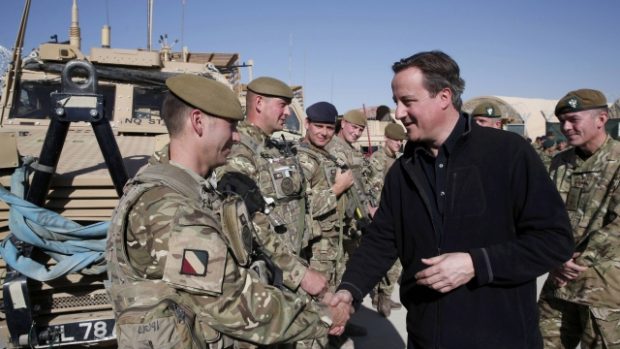 Britský premiér David Cameron navštívil vojáky v Afghánistánu