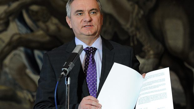 Kancléř Vratislav Mynář požádal o prověrku
