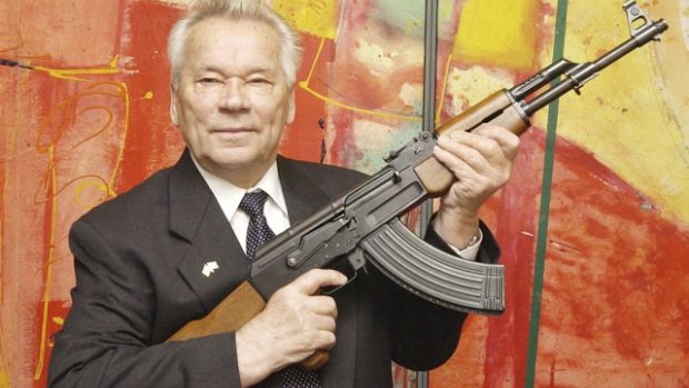 Zemřel konstruktér legendární sovětské pušky AK-47 MIchail Kalašnikov