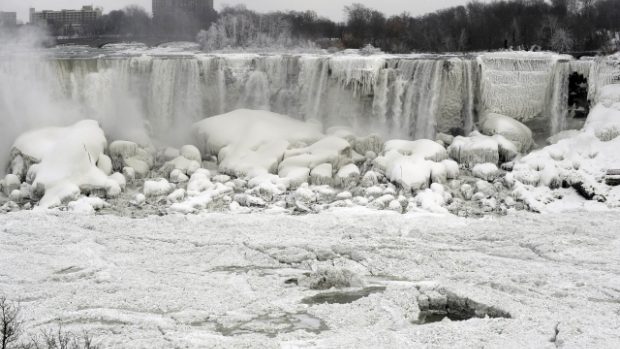 Zamrzlé Niagarské vodopády