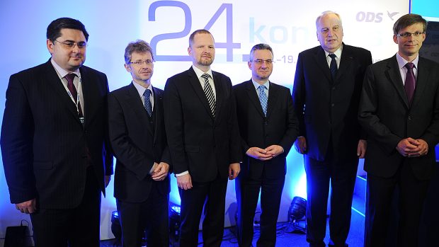 Kongres ODS v Olomouci, nové vedení strany (zleva) Martin Novotný, Miloš Vystrčil, Petr Fiala, Jan Zahradil, Evžen Tošenovský a Martin Kupka