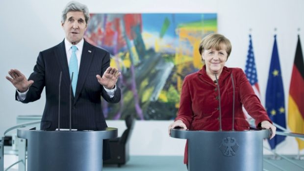 Německá kancléřka Angela Merkelová a americký ministr zahraničí John Kerry