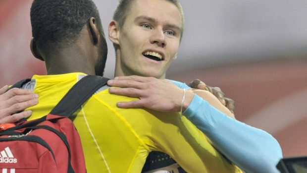 Pavel Maslák v cíli rekordního běhu na 500 metrů