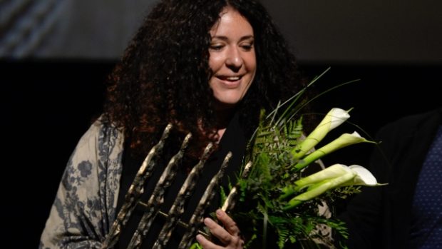 Režisérka Eszter Hajdú převzala hlavní cenu festivalu Jeden svět 2014 za svůj snímek Verdikt v Maďarsku. 12. 3. 2014