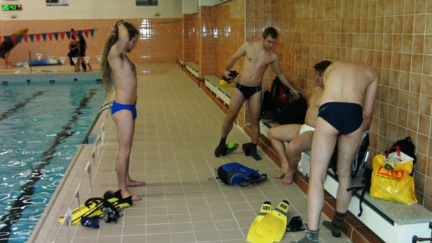 Tréninky absolvují v Praze reprezentantky v podvodním ragby společně s muži