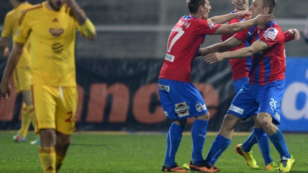 Viktoria Plzeň vyhrála na hřišti Dukly Praha, Daniel Kolář se raduje z druhého gólu