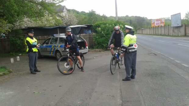 Na návrat z Velikonoc dohlíží na českých silnicích na 1500 policistů. Kontrolují i cyklisty