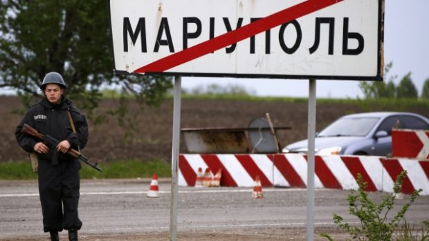 V Mariupolu na jihu Ukrajiny hoří radnice. Ve městě se střetla armáda s proruskými aktivisty