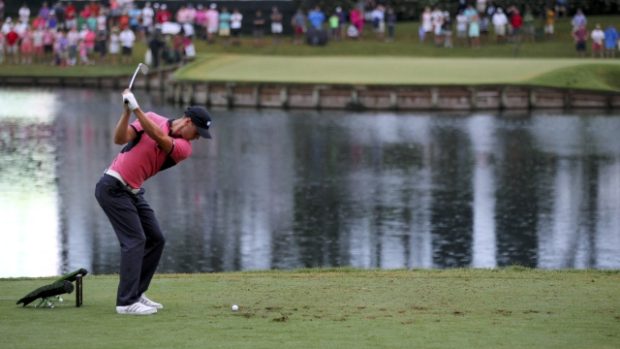 Po odpalu na 17. jamce musel Kaymer trnout, kde nakonec míček skončí