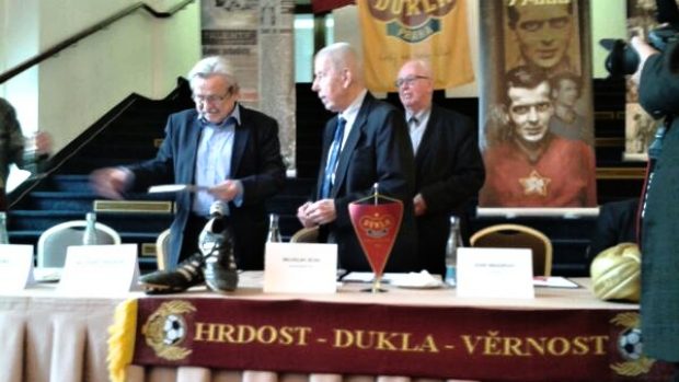U křtu knihy o Ladislavu Přádovi byl i Josef Masopust