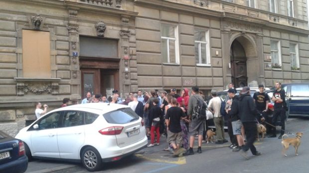 Do budovy vniklo asi padesát squaterů