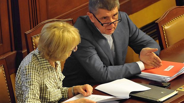 Poslanecká sněmovna, Helena Válková (vlevo) a Andrej Babiš (vpravo)