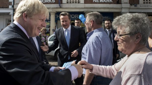 Londýnský starosta Boris Johnson (vlevo)