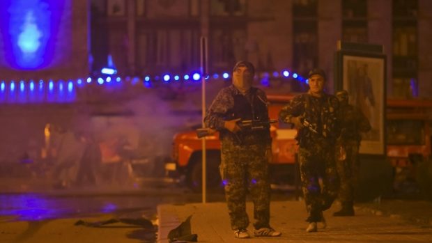 Ozbrojení proruští separatisté střeží místo výbuchu v Doněcku