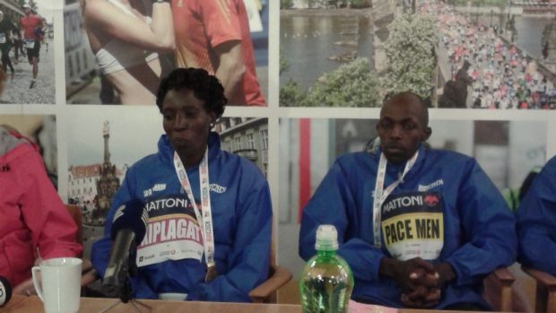 Vítězové Olomouckého půlmaratonu z Keni: Edna Kiplagatová a Geoffrey Ronoh
