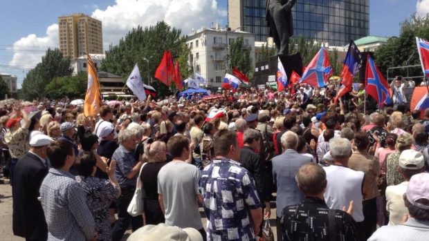 Separatisté na Leninově náměstí v Doněcku představili svou armádu