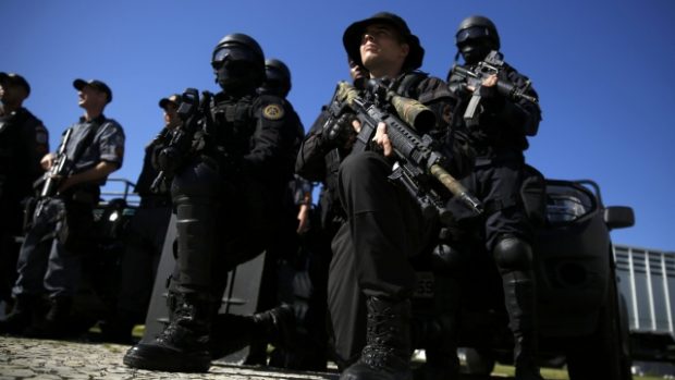 Brazilští policisté zodpovědní za zajištění bezpečnosti fotbalového šampionátu.JPG