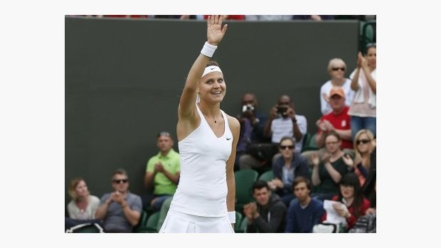 Český souboj ve Wimbledonu zvládla Lucie Šafářová, postupuje do čtvrtfinále