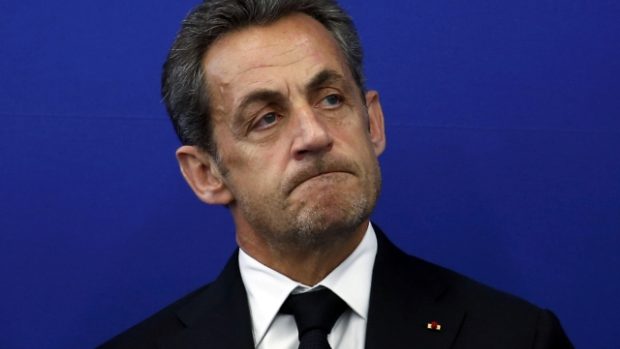 Exprezidenta Francie Sarkozyho (na snímku z března 2014) zadržela policie a vyslýchá ho