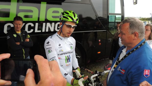 Tour de France ve Velké Británii. Na snímku slovenský závodník Peter Sagan s otcem Ľubomírem