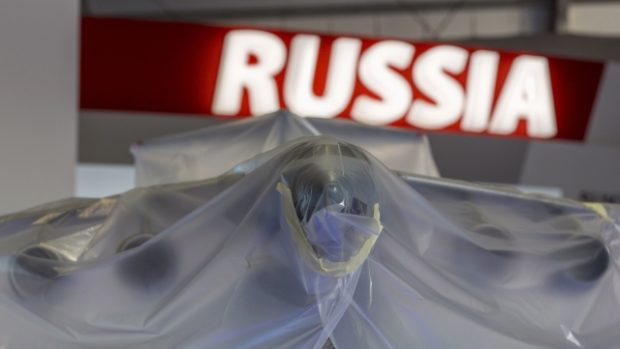 Model ruského letounu Antonov na leteckém veletrhu v britském Farnborough. Ruská delegace bude letos chudší, část lidí nedostala od Britů víza kvůli ruskému postoji k Ukrajině