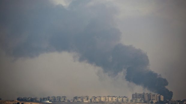 Tvrdé boje v Pásmu Gazy pokračují navzdory celosvětovým snahám o příměří