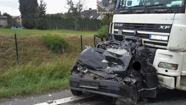 Jedna z tragických nehod se stala 29. července v Klimkovicích, zahynuli dva lidé