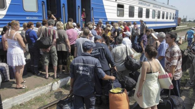 Situace v Luhansku je kritická, z města utíkají tisíce lidí
