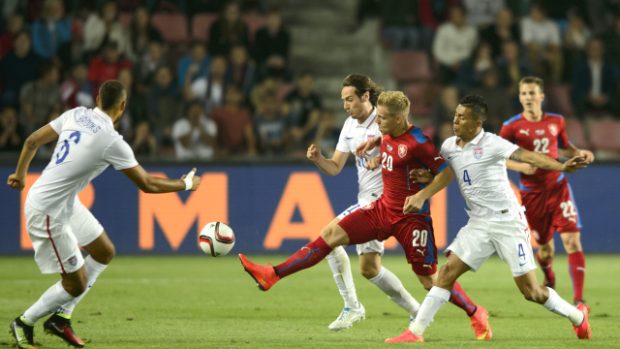 Matěj Vydra se marně snažil prosadit přes americkou obranu