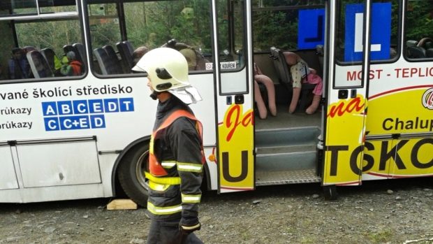 Záchranáři si na Ústecku vyzkoušeli zásah u nehody autobusu