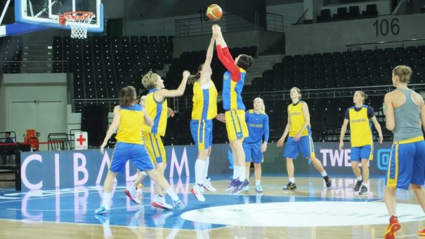 České basketbalistky při tréninku před úvodním duelem na MS
