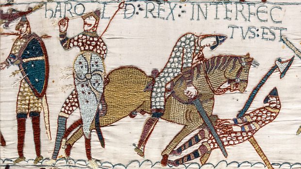 Bayeuxská tapisérie, která ukazuje Harolda II. zasaženého šípem do oka