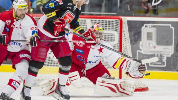 Špatné výsledky Slavie mrzí i zkušeného gólmana Adama Svobodu (ilustrační foto)