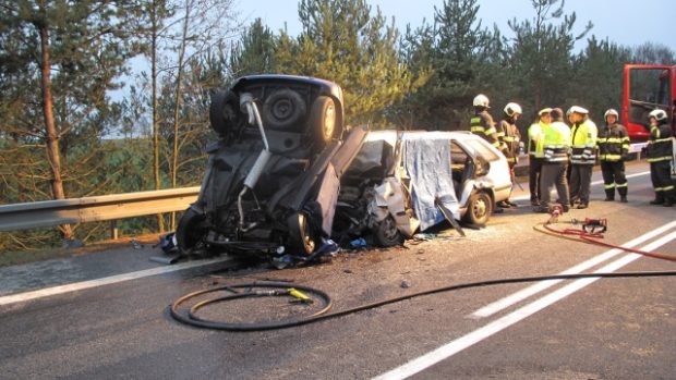 Tři lidé zemřeli při dopravní nehodě za obcí Borek na Českobudějovicku