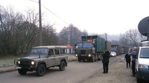 Do areálu muničního skladu ve Vrběticích přijela asi stovka vojáků