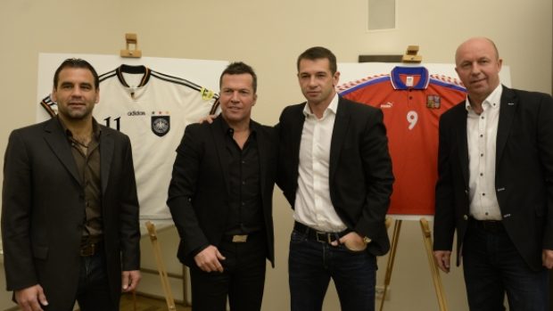 Fotbaloví internacionálové (zleva) Ulf Kirsten, Lothar Matthäus, Pavel Kuka a Miroslav Kadlec