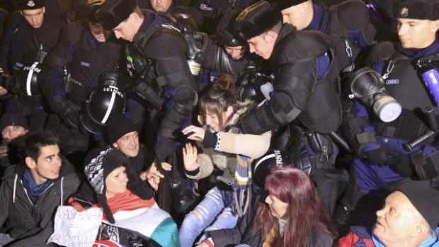 Protivládní demonstraci v Budapešti provázely potyčky s policisty