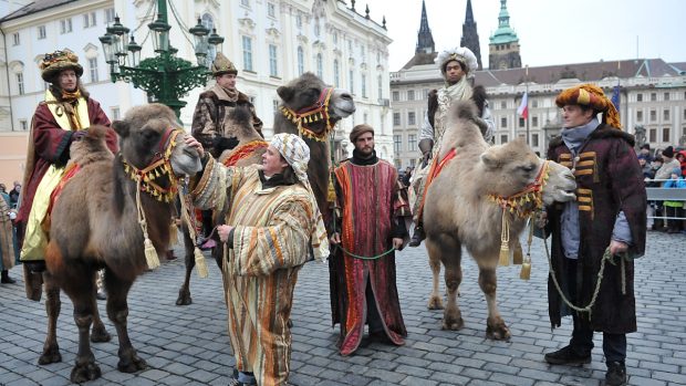 Tříkrálový průvod prošel Hradčany, přihlížely mu stovky lidí