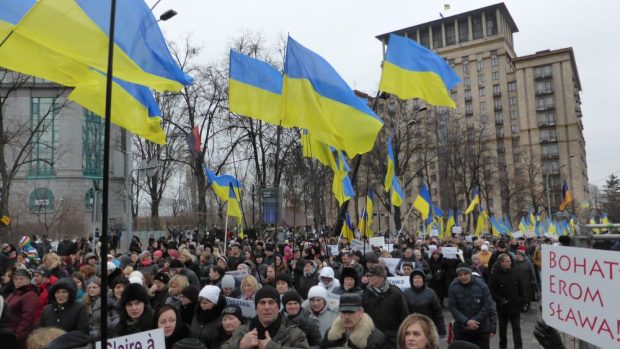 Pochod důstojnosti v Kyjevě připomněl rok od krvavého potlačení protestů na Majdanu