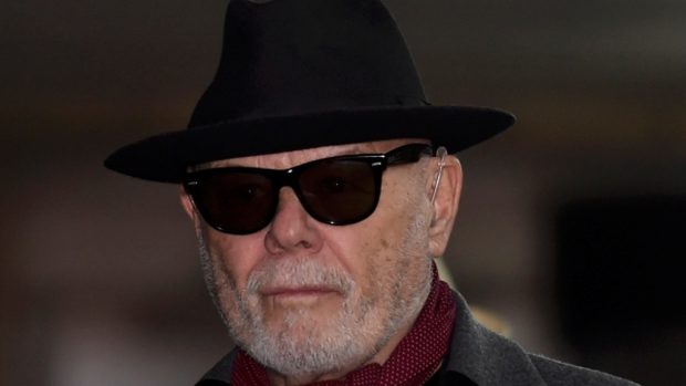 Gary Glitter je známá britská rocková hvězda, na vrcholu své slávy byl v 70. letech