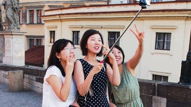 Selfie tyč, selfie stick (foto Petar Milošević)
